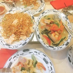 Saint-Fontaine - Nouilles sautées au Poulet & Scampis curry vert lait de coco