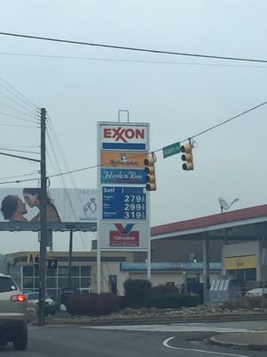 GREEN HILLS EXXON CONVENIENCE STORE - Updated July 2025 - 4112