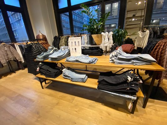 Aritzia by null