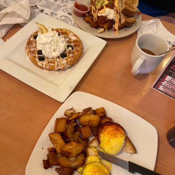 Berry Fresh Cafe - Chicken Chicken Bacon Avocado Hash, gluten free eggs Benedict, and blueberry Lemon Ricotta Pancakes - Breakfast & Brunch Near Me - Stuart, Florida Berry Fresh Cafe - Chicken Chicken Bacon Avocado Hash, gluten free eggs Benedict, and blueberry Lemon Ricotta Pancakes - Breakfast & Brunch Near Me - Stuart, Florida