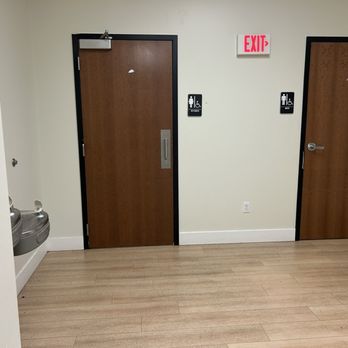 Bora Bora Juice - Women and men bathrooms - Juice Bars & Smoothies Near Me - Omaha, Nebraska