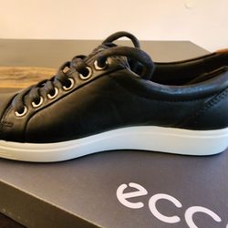 Ecco University Towne Cen - Black leather with a hint of tan marking
