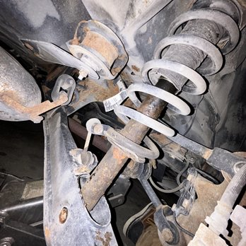 Pirtformance Brake Services - Worn out rear strut assembly and rear sway bar link. - Auto Repair Near Me Pirtformance Brake Services - Worn out rear strut assembly and rear sway bar link. - Auto Repair Near Me