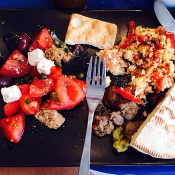 Deligreco - Brunch: Greek salad, strapatsada (scrambled eggs with tomatoes), traditional vinegar sausage, pita with cheese and herbs inside. - Delicatessen Near Me - Frederiksberg, 84