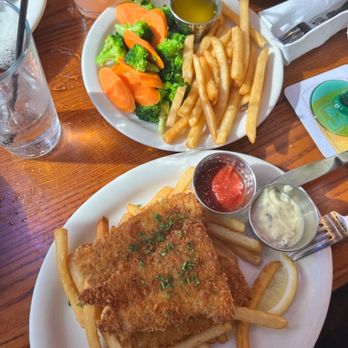 Moby Dick Restaurant - Fish & chips - American Near Me - Santa Barbara, California