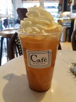 Cafe at Klom Klorm by null