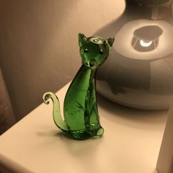 York Glass - Medium sized glass cat!