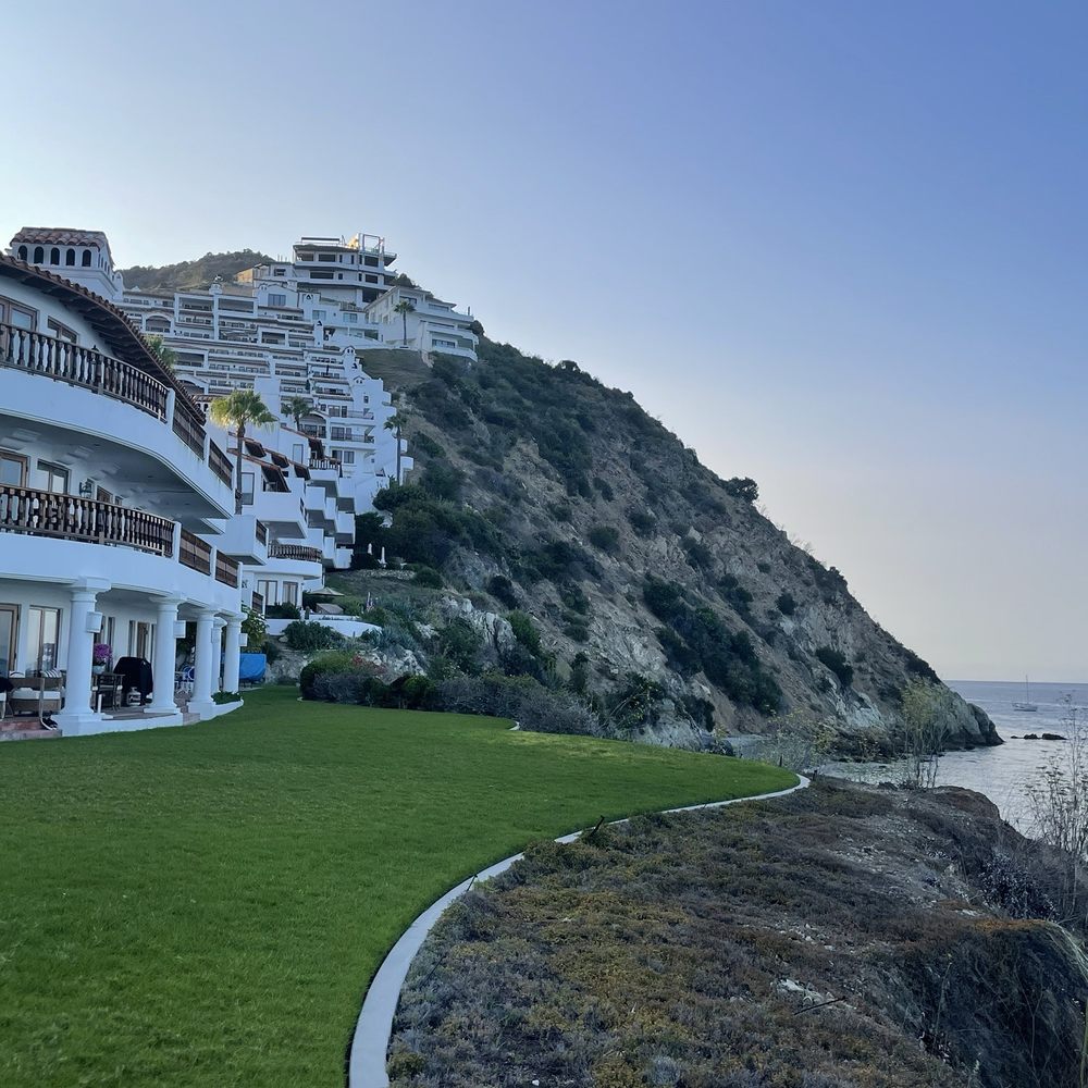 Hamilton Cove - Front of some of the upper villas - Vacation Rentals Near Me - Avalon, California