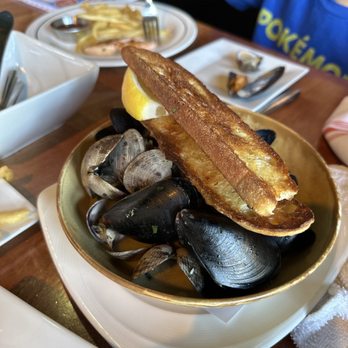 Fins Bistro - Clams and mussels - Seafood Near Me - Issaquah, Washington