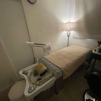 Cadeau Beauty Spa - Treatment room - Skin Care Near Me - Cupertino, California