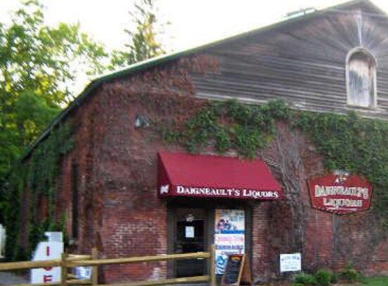 Daigneault Liquors Logo