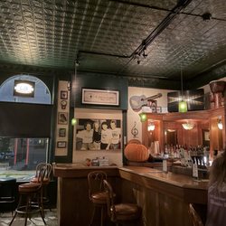 Entrance bar