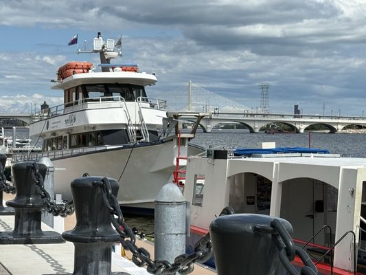 J&M Cruise Lines - The Sandpiper and The Glass City Pearl by null