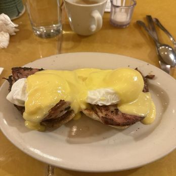 Al's Breakfast - Eggs Benedict - Diners Near Me - Minneapolis, Minnesota