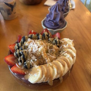 Journey Cafe Big Island - Açaí bowl and ube soft serve - Vegan Near Me - Kailua-kona, Hawaii