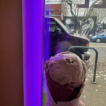 Kate's Ice Cream - Ice cream on a Gluten-free Waffle Cone - Ice Cream & Frozen Yogurt Near Me - Portland, Oregon Kate's Ice Cream - Ice cream on a Gluten-free Waffle Cone - Ice Cream & Frozen Yogurt Near Me - Portland, Oregon