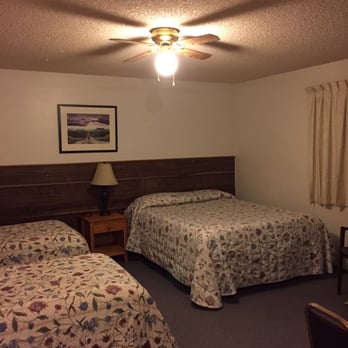 Desert Inn Motel - Hotels Near Me - Christmas Valley, Oregon