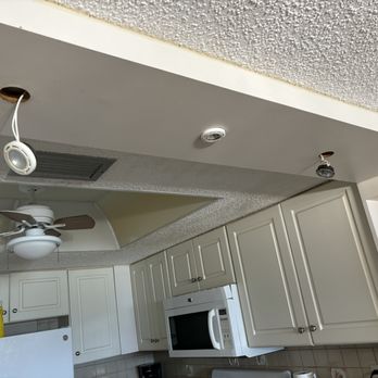 Sandy Shores Vacation Rentals - Lights hanging by electrical cord - Vacation Rentals Near Me - Madeira Beach, Florida Sandy Shores Vacation Rentals - Lights hanging by electrical cord - Vacation Rentals Near Me - Madeira Beach, Florida