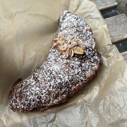 Cafe Con Libros - Almond Croissant
