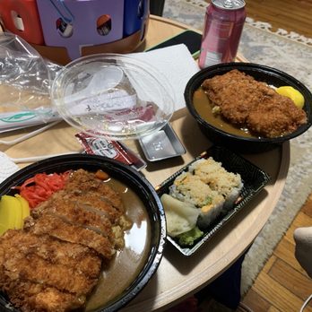 B Cafe - Curry Chicken bowls and Crispy Avocado Maki - Sushi Bars Near Me - Quincy, Massachusetts