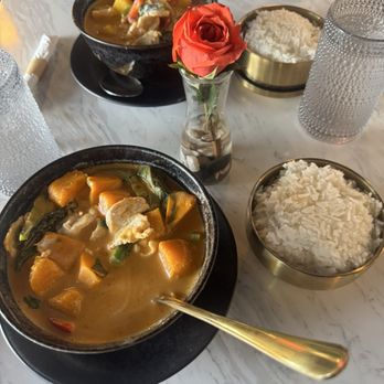 Amara Thai Cuisine - Pumpkin curry and mango curry - Thai Near Me - Woodland, California