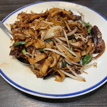 Yi Xin Cafe - Thai pork cheek chow fun, our favorite! - Hong Kong Style Cafe Near Me - Honolulu, Hawaii Yi Xin Cafe - Thai pork cheek chow fun, our favorite! - Hong Kong Style Cafe Near Me - Honolulu, Hawaii