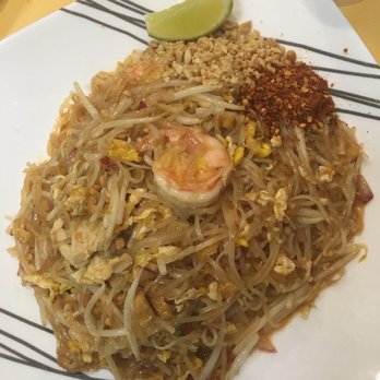 Nud Pob Thai Cuisine - Pad thai with chicken - Thai Near Me - Boston, Massachusetts Nud Pob Thai Cuisine - Pad thai with chicken - Thai Near Me - Boston, Massachusetts