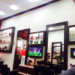 Red Salon Homem - Detalhe da televisão.