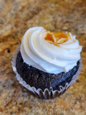 James & the Giant Cupcake by null