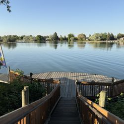 Camas Cove Cellars - Lake access. Water crafts welcome.