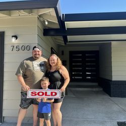 Scott Sweeney - M&M Real Estate - The day we received our key! Super exciting day! Thank you for the photo Scott!