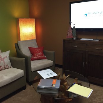 Island Wealth Management - Meeting room with computer screen to view your financial documents - Financial Advising Near Me - Honolulu, Hawaii Island Wealth Management - Meeting room with computer screen to view your financial documents - Financial Advising Near Me - Honolulu, Hawaii