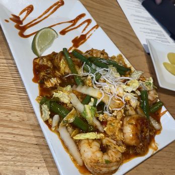 Sedona Taphouse - Spicy Thai Shrimp - New American Near Me - Colonial Heights, Virginia