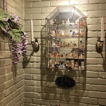 Sisters Thai - The bathroom. - Thai Near Me - Potomac, Maryland