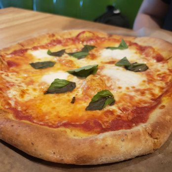 True Food Kitchen - Margarita pizza - New American Near Me - Austin, Texas True Food Kitchen - Margarita pizza - New American Near Me - Austin, Texas