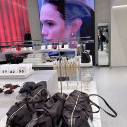 H&M
