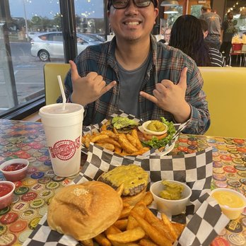 Fuddruckers - My lovely date! - Burgers Near Me - Austin, Texas