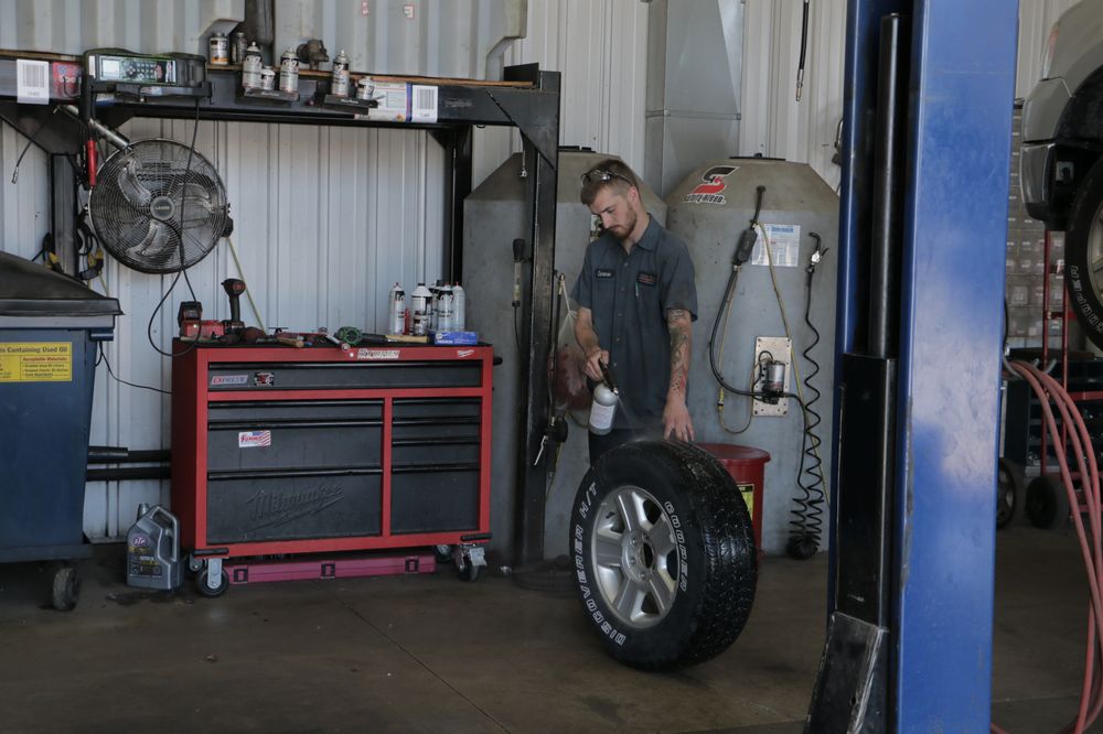 AUTO ACES OF DE PERE Updated September 2024 10 Photos 825 Main