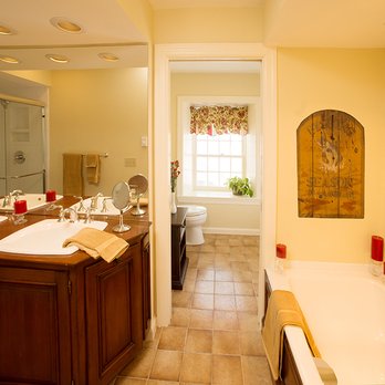 The Inn at Varick Winery - Lakeview Bath - Bed & Breakfast Near Me - Romulus, New York The Inn at Varick Winery - Lakeview Bath - Bed & Breakfast Near Me - Romulus, New York