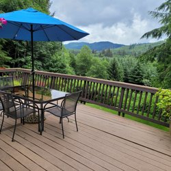 Misty Valley Inn B & B - Back deck