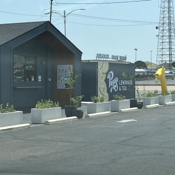 Pop's Lemonade - Building - Food Trucks Near Me - Waco, Texas