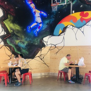 Dave's Hot Chicken - Well spaced tables - Chicken Shop Near Me - El Cajon, California