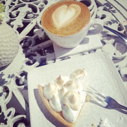 Gaggui Kaffela - Finally I found the perfect lemon pie!! And the coffee is the best in town!!