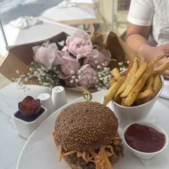 Splashes Restaurant - crispy chicken sandwich - New American Near Me - Laguna Beach, California Splashes Restaurant - crispy chicken sandwich - New American Near Me - Laguna Beach, California