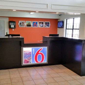 Motel 6 - lobby - Hotels Near Me - Palestine, Texas