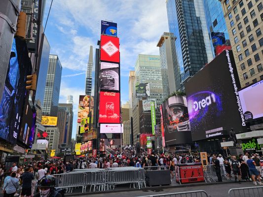 Times Square by null