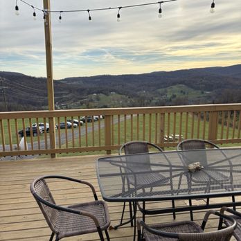 Capstone Vineyards - Wineries Near Me - Linden, Virginia