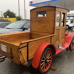 Chevron - 8/20/23 Historic vehicle parked in front on Prince Palace (odd name for a convenience store of Chevron)