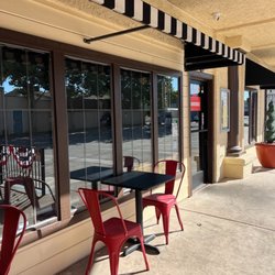 Boondoggies - Always clean and lots of available indoor and outdoor seating.