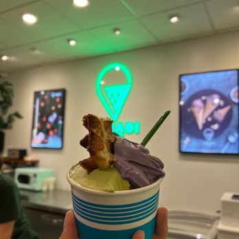 7Gradi - single - matcha and ube with a sample of the croffle - Gelato Near Me - Honolulu, Hawaii